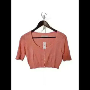 Chic Cropped Button-Up Cardigan in Soft Pink